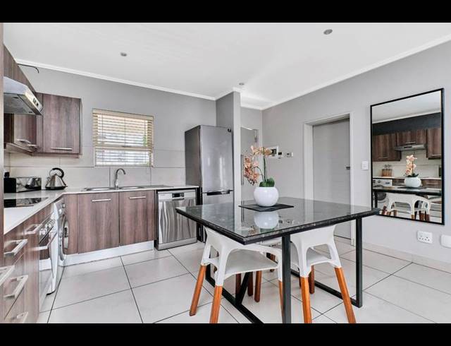 2 BEDROOM APARTMENT FOR SALE IN SANDOWN